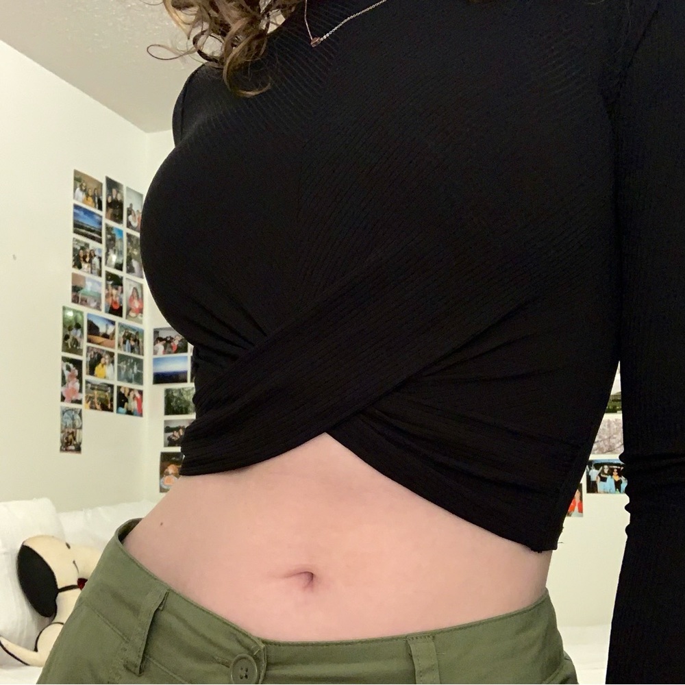 black wrap cross over long sleeve crop top